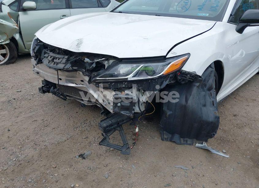 Photo 6 of 2018 Toyota Camry SE (VIN 4T1B11HK8JU042438)