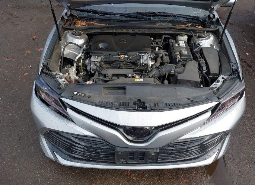 Photo 10 of 2018 Toyota Camry LE (VIN 4T1B11HK8JU045372)