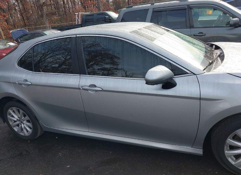 Photo 13 of 2018 Toyota Camry LE (VIN 4T1B11HK8JU045372)