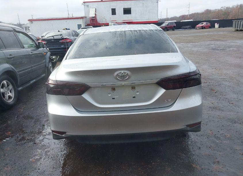 Photo 16 of 2018 Toyota Camry LE (VIN 4T1B11HK8JU045372)