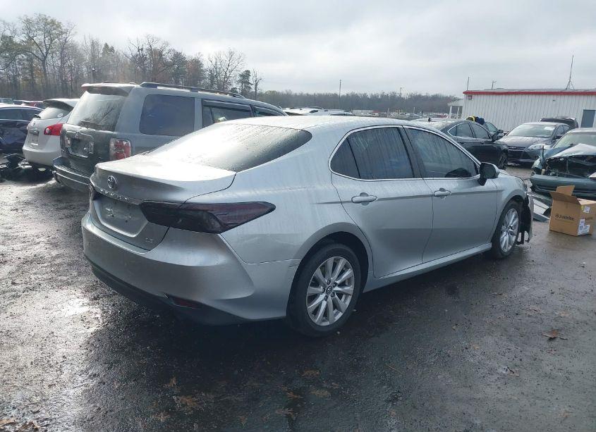 Photo 4 of 2018 Toyota Camry LE (VIN 4T1B11HK8JU045372)