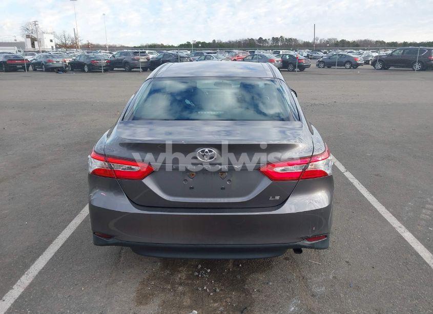 Photo 16 of 2018 Toyota Camry LE (VIN 4T1B11HK8JU046828)