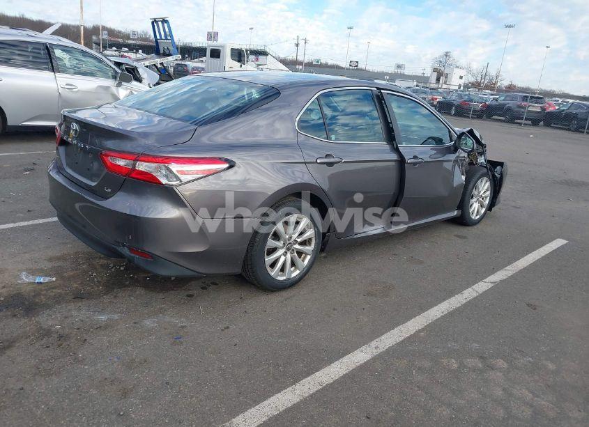 Photo 4 of 2018 Toyota Camry LE (VIN 4T1B11HK8JU046828)