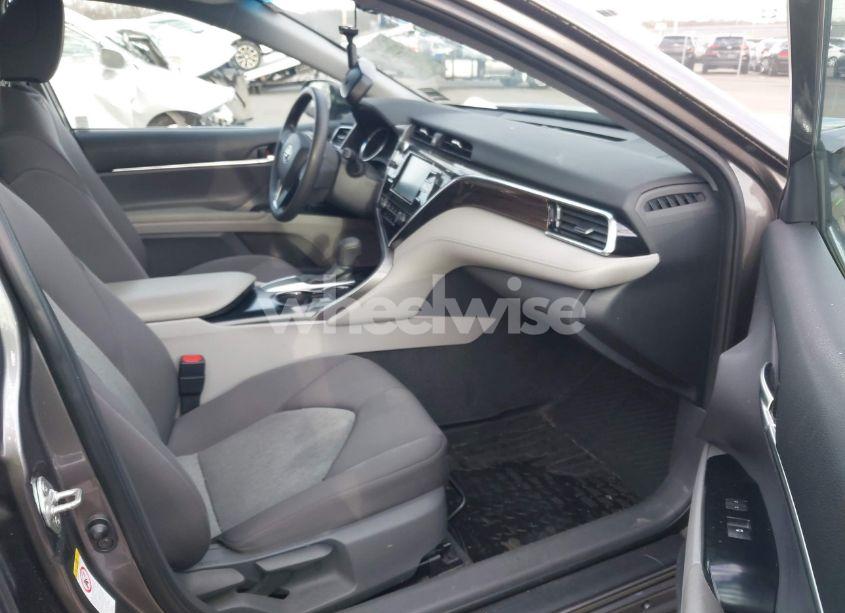 Photo 5 of 2018 Toyota Camry LE (VIN 4T1B11HK8JU046828)