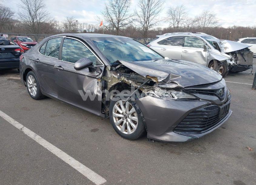 Photo 6 of 2018 Toyota Camry LE (VIN 4T1B11HK8JU046828)