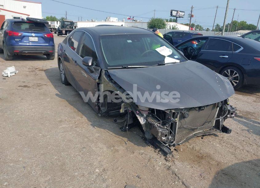 2018 Toyota Camry L (VIN 4T1B11HK8JU049339) main photo