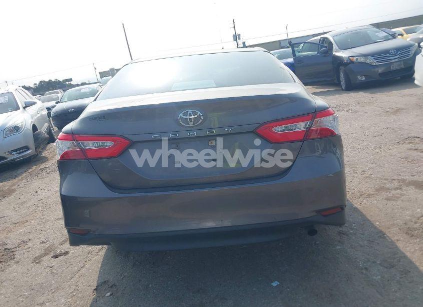 Photo 17 of 2018 Toyota Camry L (VIN 4T1B11HK8JU049339)