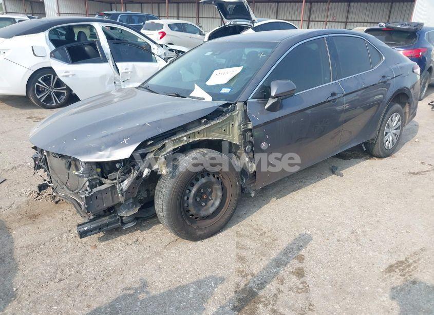 Photo 2 of 2018 Toyota Camry L (VIN 4T1B11HK8JU049339)