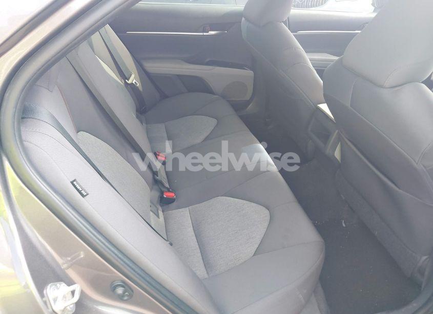 Photo 8 of 2018 Toyota Camry L (VIN 4T1B11HK8JU049339)