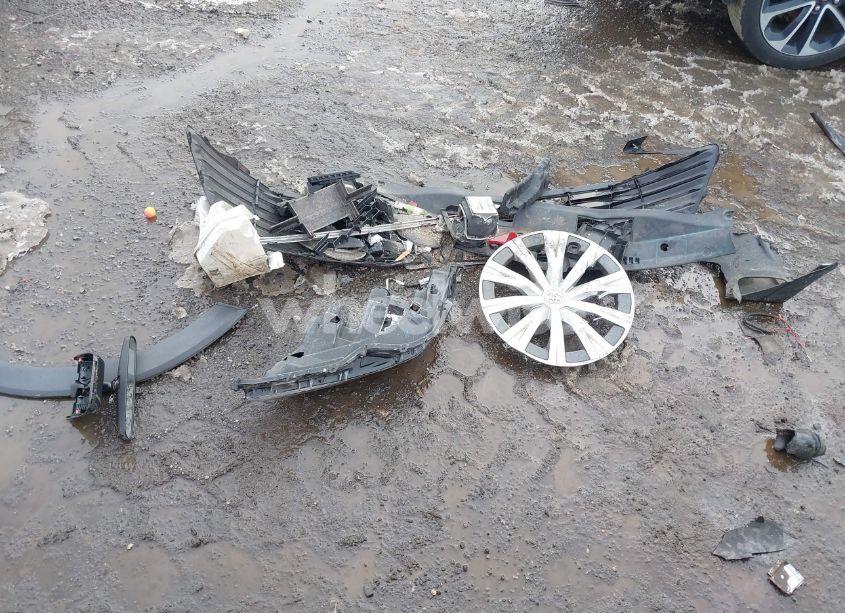 Photo 12 of 2018 Toyota Camry L (VIN 4T1B11HK8JU064309)