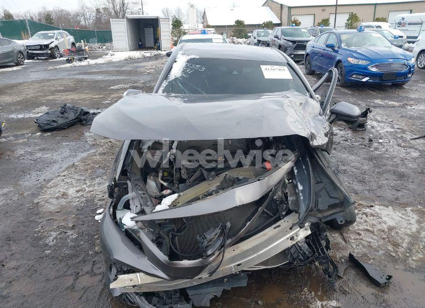 Photo 13 of 2018 Toyota Camry L (VIN 4T1B11HK8JU064309)