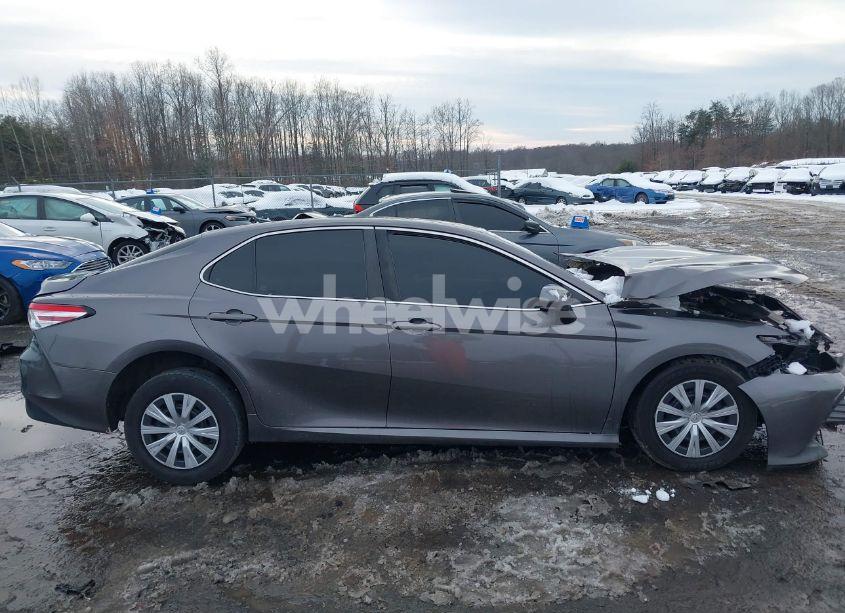 Photo 14 of 2018 Toyota Camry L (VIN 4T1B11HK8JU064309)