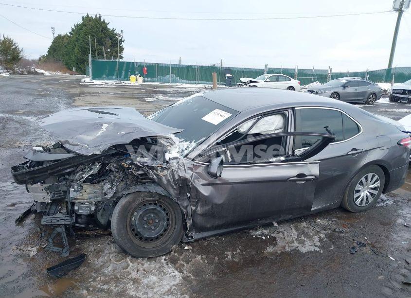 Photo 15 of 2018 Toyota Camry L (VIN 4T1B11HK8JU064309)