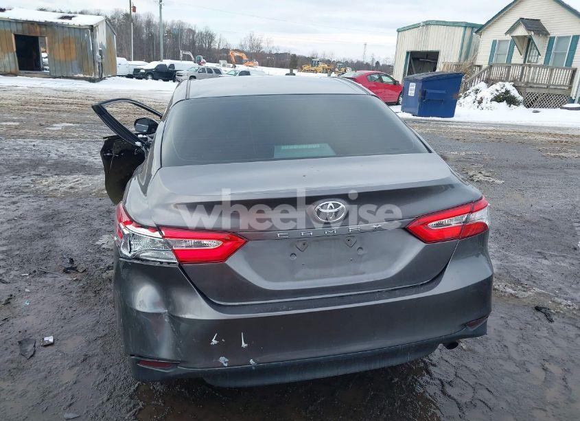 Photo 17 of 2018 Toyota Camry L (VIN 4T1B11HK8JU064309)