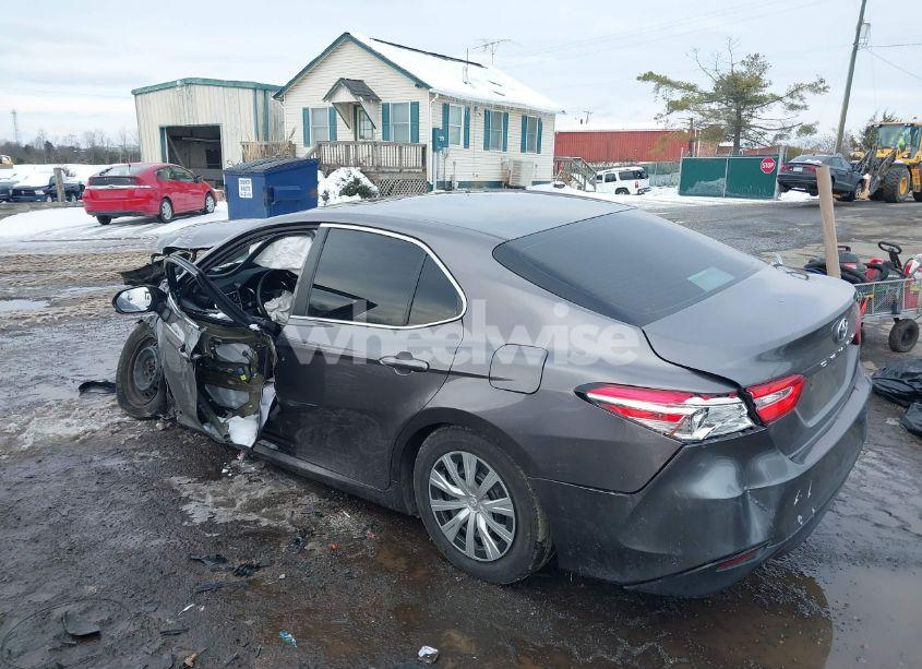 Photo 3 of 2018 Toyota Camry L (VIN 4T1B11HK8JU064309)