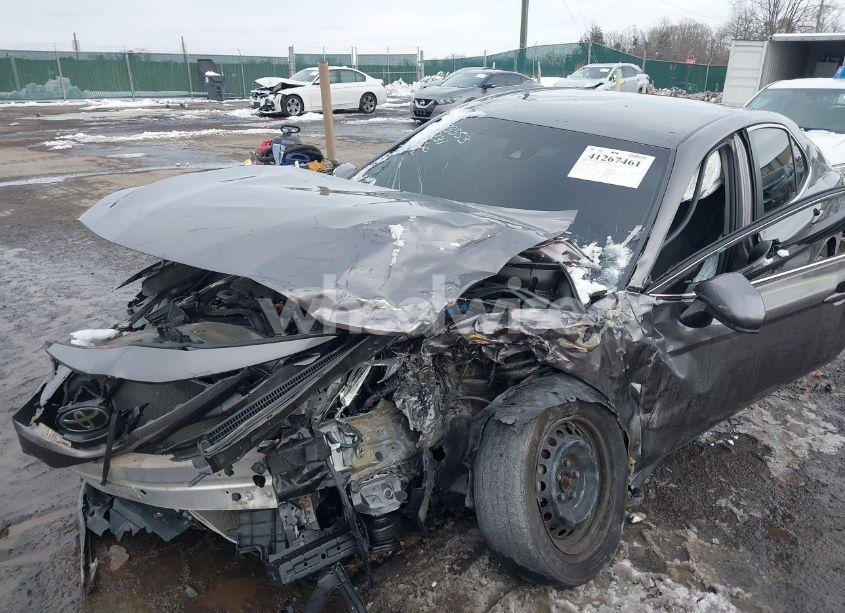 Photo 6 of 2018 Toyota Camry L (VIN 4T1B11HK8JU064309)