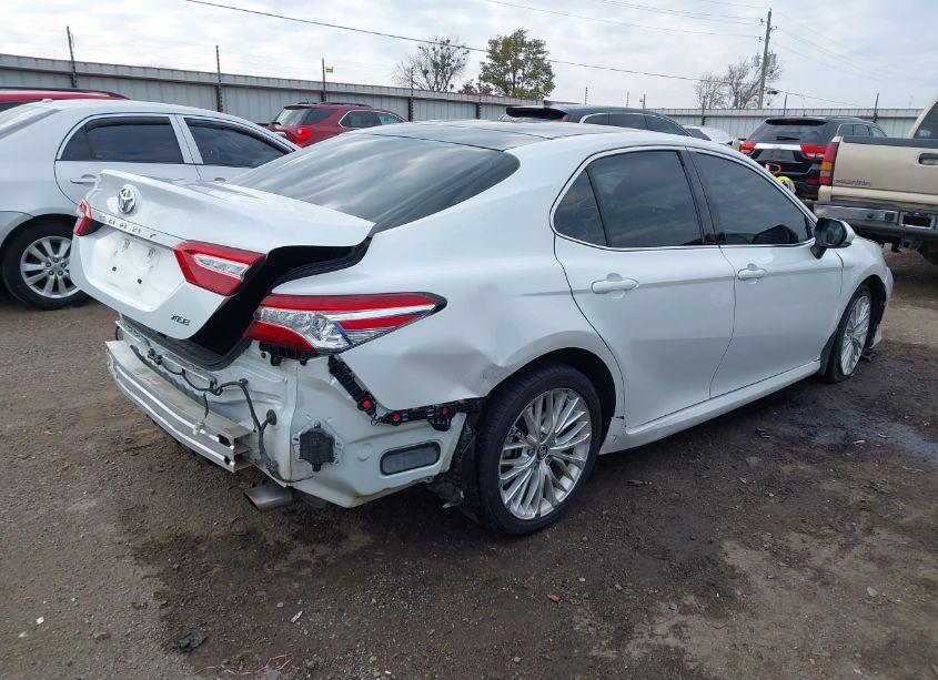 Photo 4 of 2018 Toyota Camry XLE (VIN 4T1B11HK8JU081580)