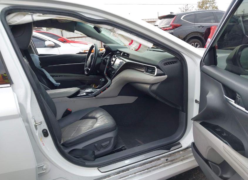 Photo 5 of 2018 Toyota Camry XLE (VIN 4T1B11HK8JU081580)