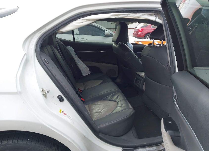 Photo 8 of 2018 Toyota Camry XLE (VIN 4T1B11HK8JU081580)