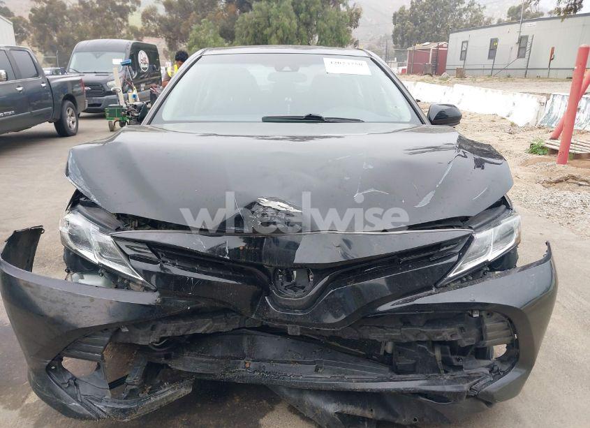 Photo 12 of 2018 Toyota Camry LE (VIN 4T1B11HK8JU091526)