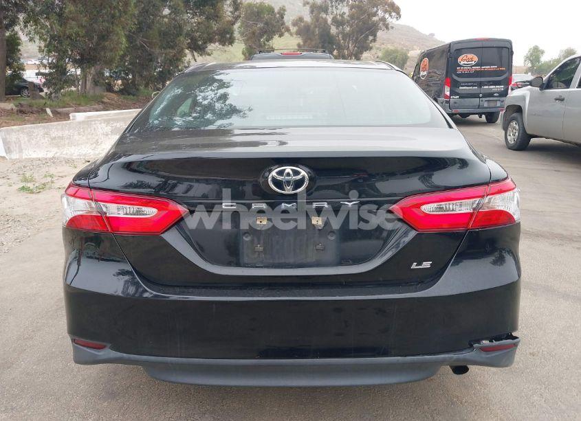 Photo 16 of 2018 Toyota Camry LE (VIN 4T1B11HK8JU091526)
