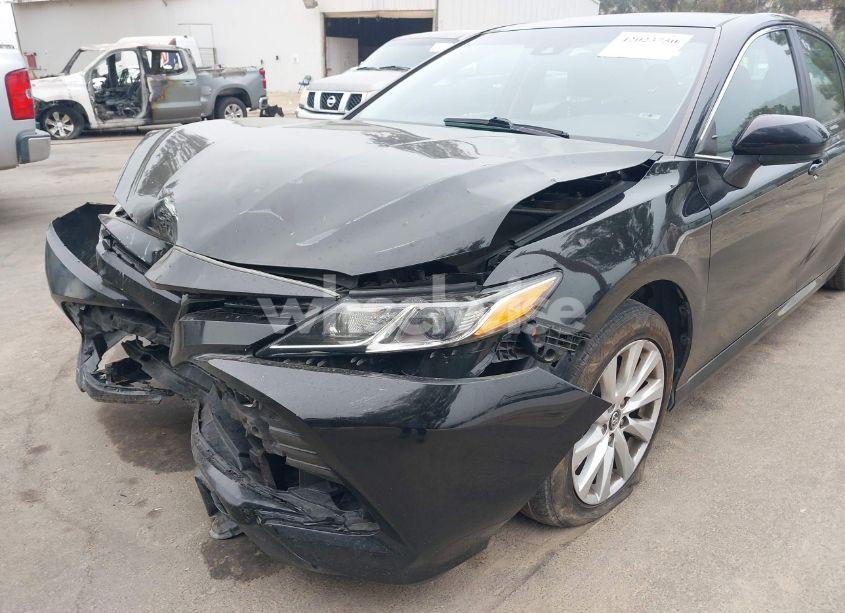 Photo 17 of 2018 Toyota Camry LE (VIN 4T1B11HK8JU091526)