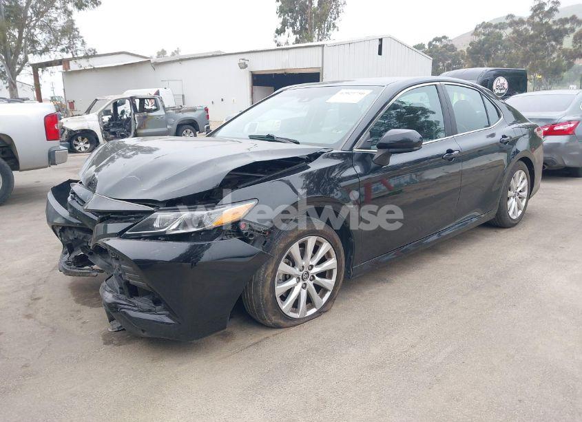 Photo 2 of 2018 Toyota Camry LE (VIN 4T1B11HK8JU091526)