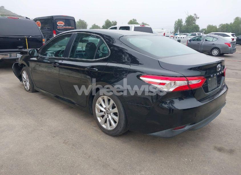 Photo 3 of 2018 Toyota Camry LE (VIN 4T1B11HK8JU091526)