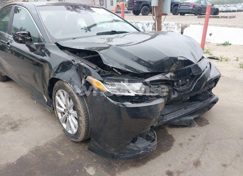 Photo 6 of 2018 Toyota Camry LE (VIN 4T1B11HK8JU091526)