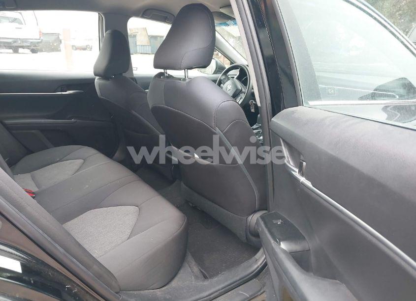 Photo 8 of 2018 Toyota Camry LE (VIN 4T1B11HK8JU091526)