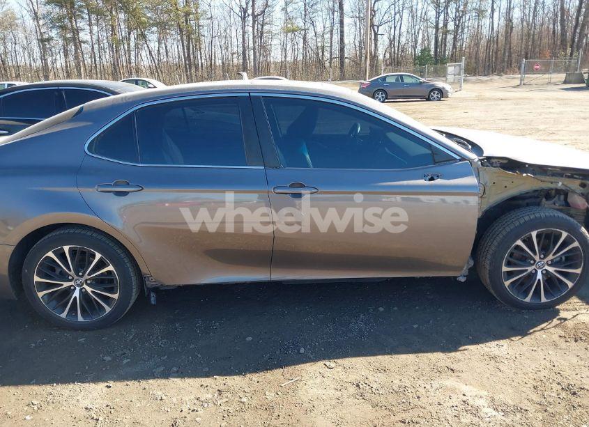 Photo 13 of 2018 Toyota Camry SE (VIN 4T1B11HK8JU112911)