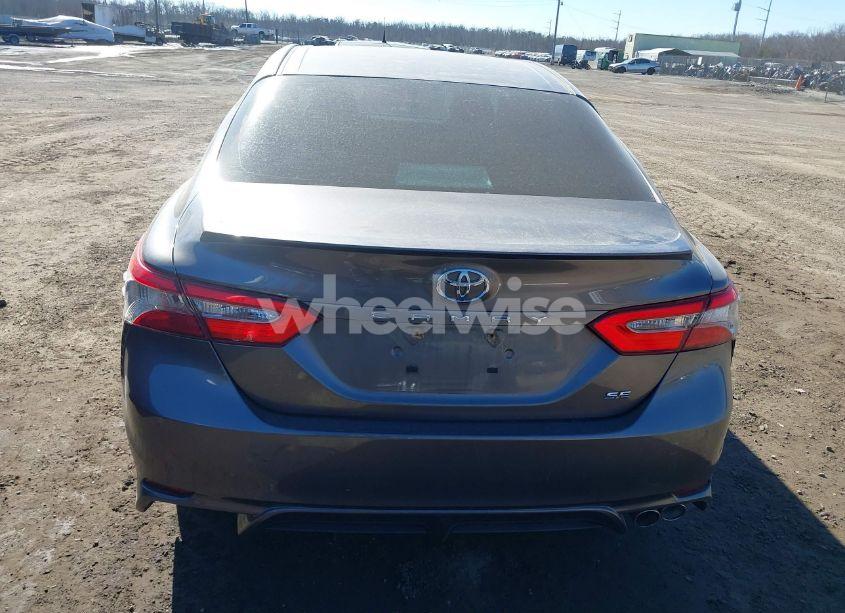 Photo 16 of 2018 Toyota Camry SE (VIN 4T1B11HK8JU112911)