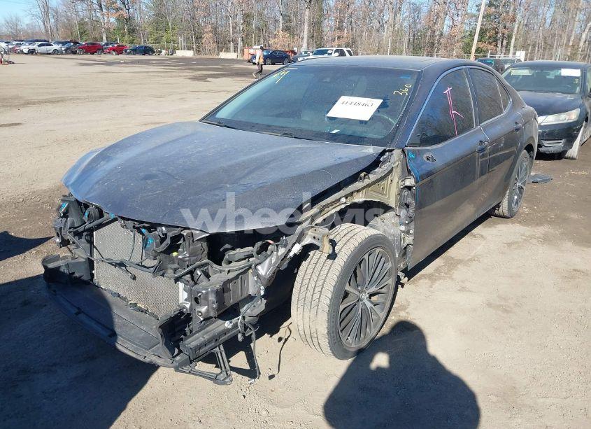 Photo 2 of 2018 Toyota Camry SE (VIN 4T1B11HK8JU112911)