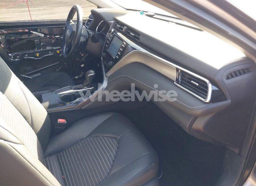 Photo 5 of 2018 Toyota Camry SE (VIN 4T1B11HK8JU112911)