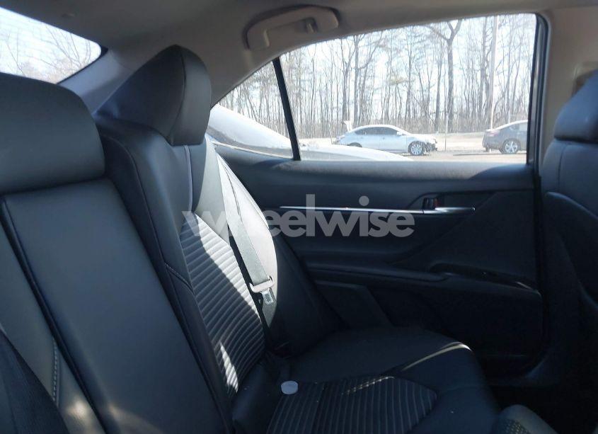 Photo 8 of 2018 Toyota Camry SE (VIN 4T1B11HK8JU112911)