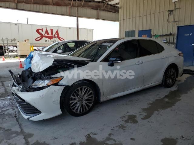 Photo 6 of 2018 TOYOTA CAMRY L (VIN 4T1B11HK8JU120927)