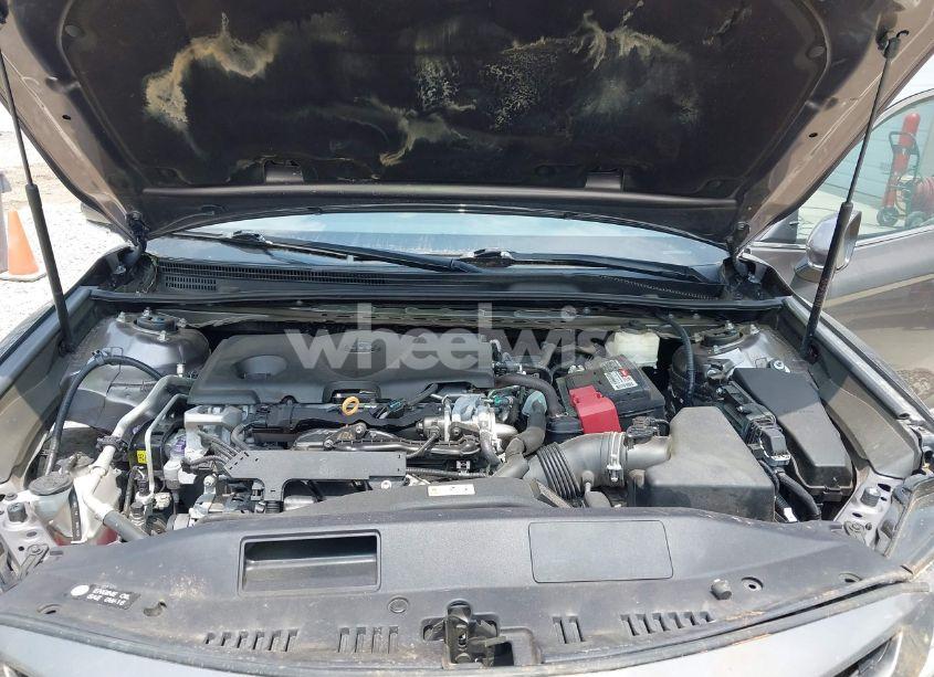 Photo 10 of 2018 Toyota Camry L/LE/XLE/SE/XSE (VIN 4T1B11HK8JU129031)