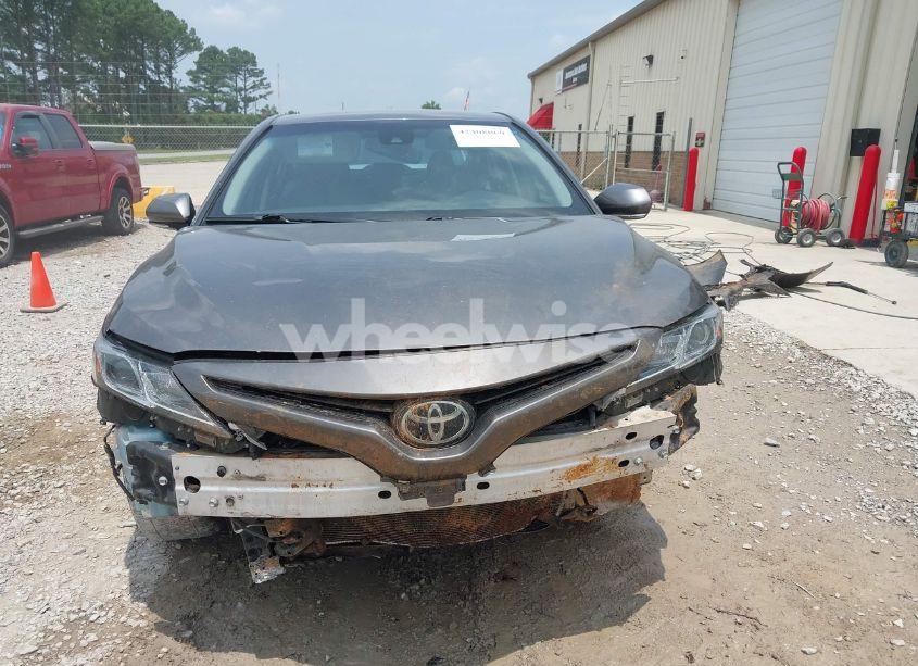 Photo 13 of 2018 Toyota Camry L/LE/XLE/SE/XSE (VIN 4T1B11HK8JU129031)