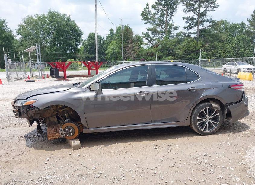 Photo 15 of 2018 Toyota Camry L/LE/XLE/SE/XSE (VIN 4T1B11HK8JU129031)