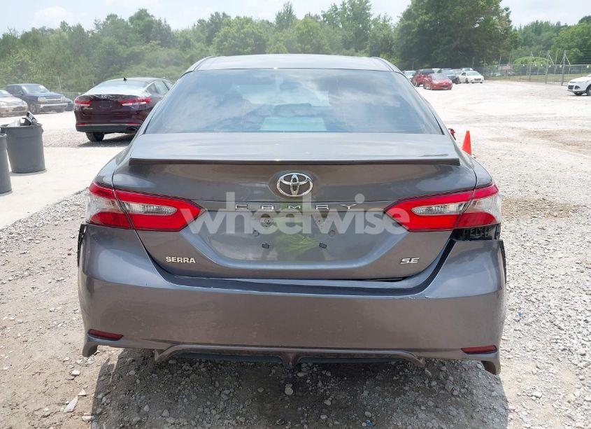 Photo 17 of 2018 Toyota Camry L/LE/XLE/SE/XSE (VIN 4T1B11HK8JU129031)