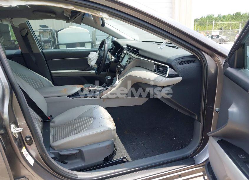 Photo 5 of 2018 Toyota Camry L/LE/XLE/SE/XSE (VIN 4T1B11HK8JU129031)