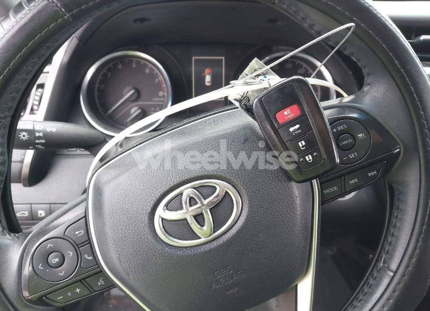 Photo 11 of 2018 Toyota Camry SE (VIN 4T1B11HK8JU145391)