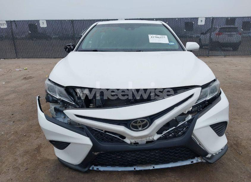 Photo 13 of 2018 Toyota Camry SE (VIN 4T1B11HK8JU145391)