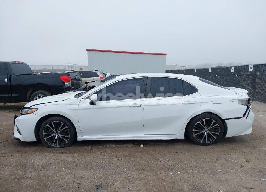Photo 15 of 2018 Toyota Camry SE (VIN 4T1B11HK8JU145391)