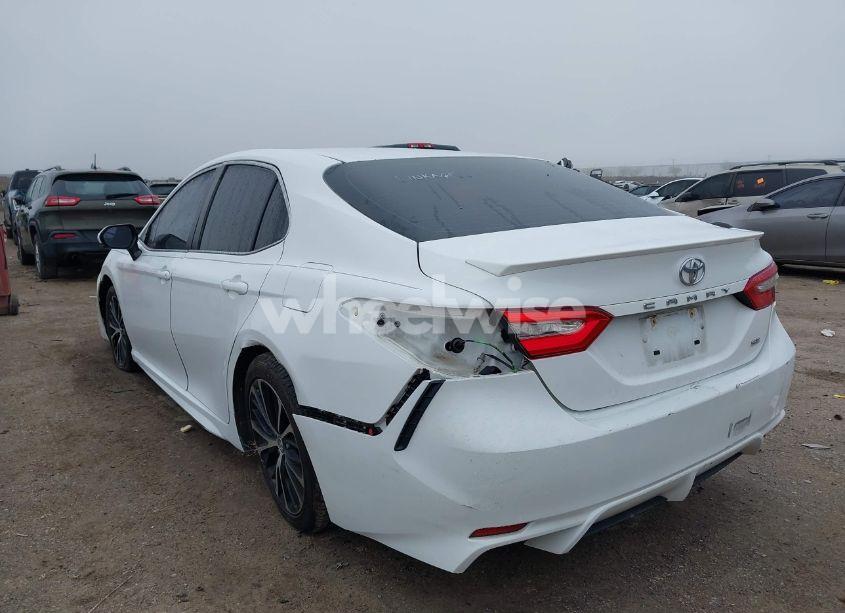 Photo 3 of 2018 Toyota Camry SE (VIN 4T1B11HK8JU145391)