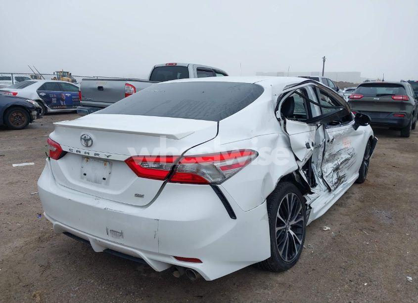 Photo 4 of 2018 Toyota Camry SE (VIN 4T1B11HK8JU145391)