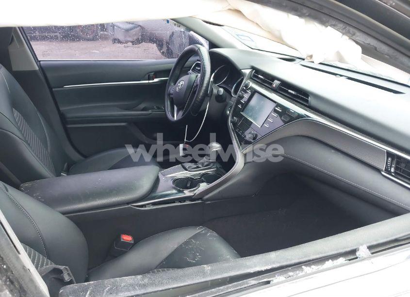 Photo 5 of 2018 Toyota Camry SE (VIN 4T1B11HK8JU145391)