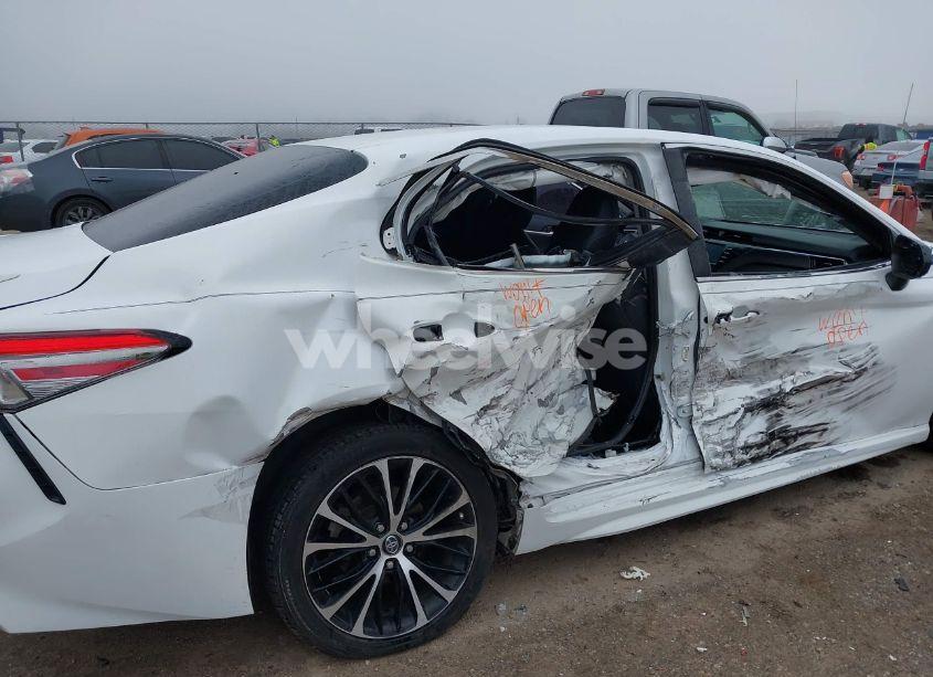 Photo 6 of 2018 Toyota Camry SE (VIN 4T1B11HK8JU145391)