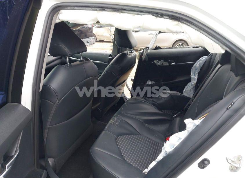 Photo 8 of 2018 Toyota Camry SE (VIN 4T1B11HK8JU145391)