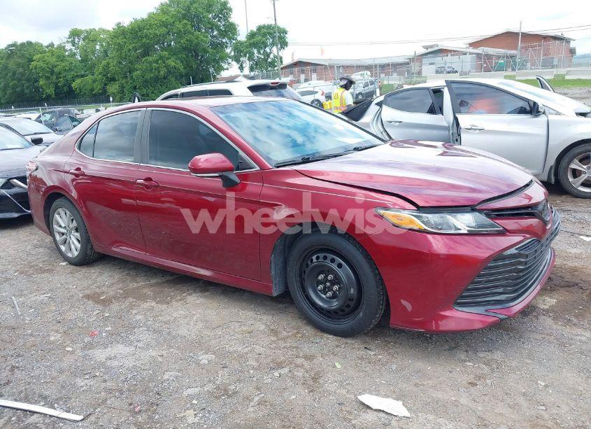 Photo 13 of 2018 Toyota Camry LE (VIN 4T1B11HK8JU506408)